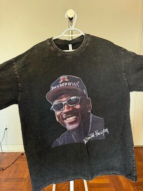 Black Graphic Men’s Tee with Smiling Portrait Print